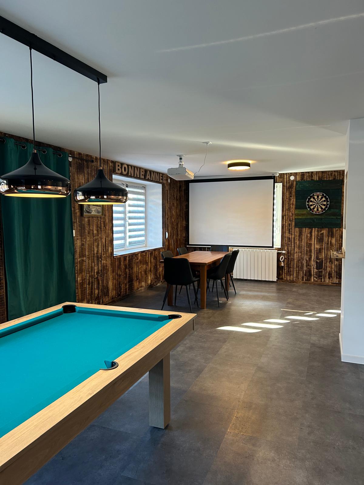 Salle de jeux - billard et cinéma